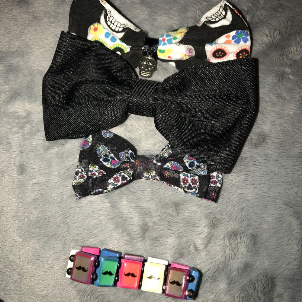 Hot Topic bows & mustache bracelet